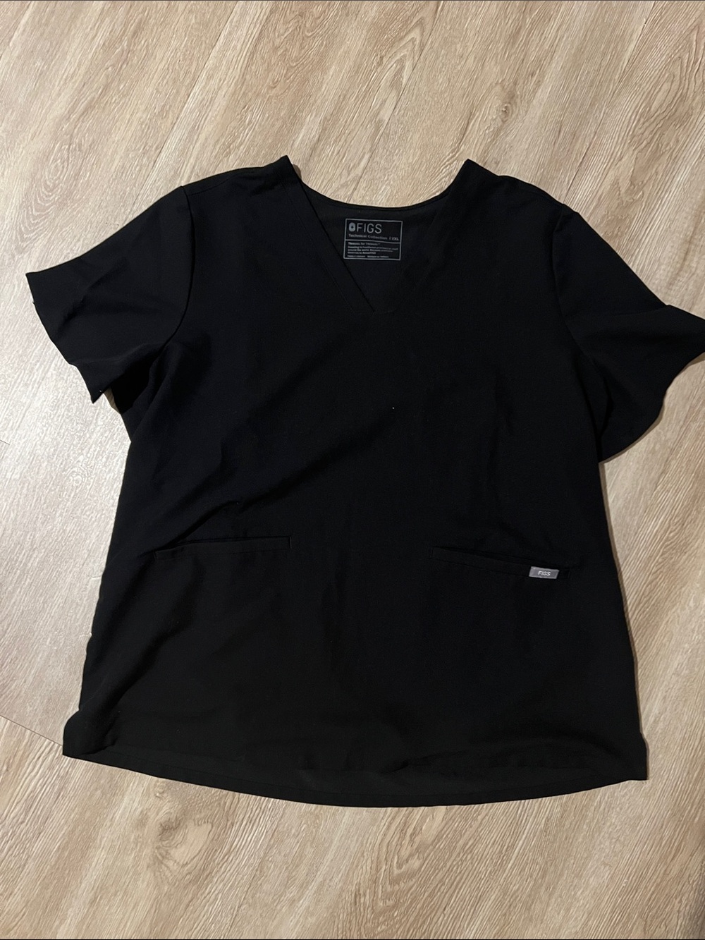 FIGS Black Women's Casma-
Three-Pocket Scrub Top